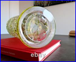 Cristal Baccarat, vase taillé fantaisie couleur Jaune Chartreuse. H40cm