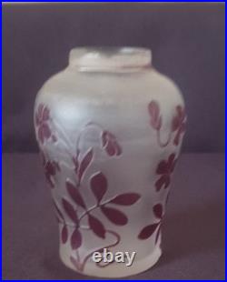 Cristallerie de Pantin, très joli vase double couche à décor de violettes