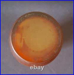 D'Argental, vase en verre multicouche, décor dégagé à l'acide de baies