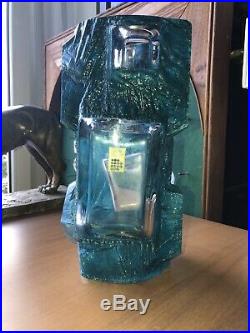 DAUM ARGOS par CESAR BALDACCINI Vase en cristal taillé bleu signé a la base