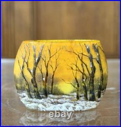 DAUM NANCY VASE MINIATURE OBLONG À DÉCOR DE FORÊT SOUS LA NEIGE, Art Nouveau