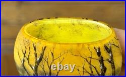 DAUM NANCY VASE MINIATURE OBLONG À DÉCOR DE FORÊT SOUS LA NEIGE, Art Nouveau