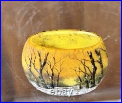 DAUM NANCY VASE MINIATURE OBLONG À DÉCOR DE FORÊT SOUS LA NEIGE, Art Nouveau