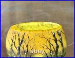 DAUM NANCY VASE MINIATURE OBLONG À DÉCOR DE FORÊT SOUS LA NEIGE, Art Nouveau