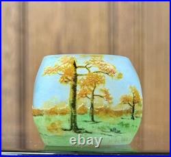 DAUM NANCY VASE MINIATURE OVALE À DÉCOR DE PAYSAGE DE MONTAGNES. Art Nouveau