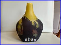 DAUM Nancy Vase verre multicouche dégagé à l'acide Retour des bateaux Ht 18 cms