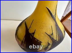 DAUM Nancy Vase verre multicouche dégagé à l'acide Retour des bateaux Ht 18 cms