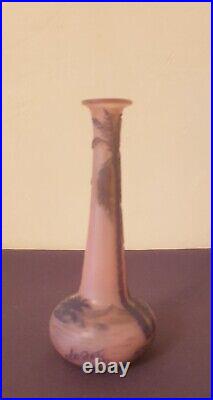 DEVEZ, très joli vase en verre multicouche à décor de palmiers