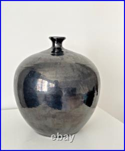 Dans le gout de Ruelland Vase boule noir satiné