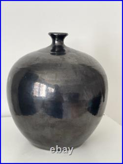 Dans le gout de Ruelland Vase boule noir satiné