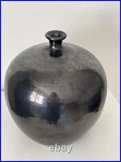 Dans le gout de Ruelland Vase boule noir satiné