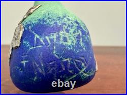 Daum Nancy Ancien petit vase soliflore berluze. Décor étain signé