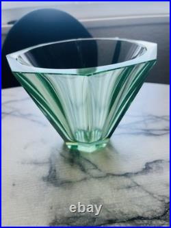 Daum Nancy Vase Art Déco en cristal teinté vert Vers 1930