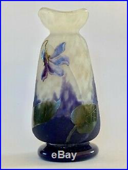 Daum Nancy, splendide vase décor gravé acide de violettes