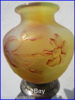 Daum nancy. Vase pate de verre dégagé à l acide fleurs émaillés fond jaune orangé