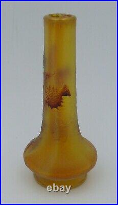 Daum, vase miniature décor chardon, dégagé à l'acide, signé, intact