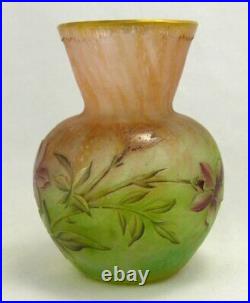 Daum, vase miniature multicouche, dégagé à l'acide, émaillé, doré, signé, intact