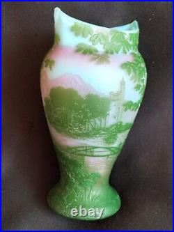 DeVez / Vase en verre multicouche gravé à l'acide paysage lacustre / Art Nouveau