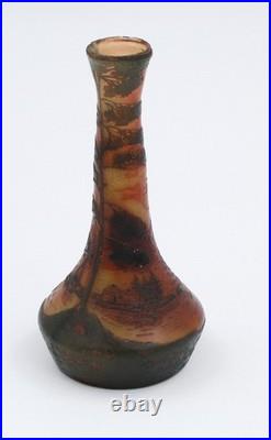 Devez Vase pate de verre MULTICOUCHE à Décor De Paysage Lacustre H= 13.5 cm