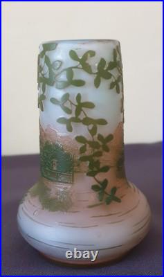 Devez très joli vase en verre multicouche décor lacustre japonisant