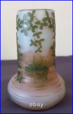 Devez très joli vase en verre multicouche décor lacustre japonisant