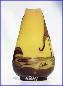 EMILE GALLÉ Petit Vase à décor de Nénuphars Pâte de Verre Gravé ART NOUVEAU
