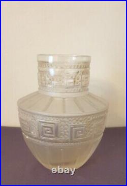ETLING, Rare vase en verre pressé moulé TATEOS modèle Vie Eternelle