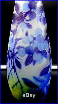 EXCEPTIONNEL, GRAND vase en pâte de verre gravé à l'acide signé Gallé