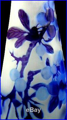EXCEPTIONNEL, GRAND vase en pâte de verre gravé à l'acide signé Gallé