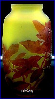 EXCEPTIONNEL, Splendide vase en pâte de verre gravé à l'acide signé Gallé