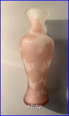 Élégant Vase En Pte De Verre Décor À La Rose Monogramme À Identifier Dlg Gallé Élégant Vase En Pte De Verre Décor À La Rose Monogramme À Identifier Dlg Gallé