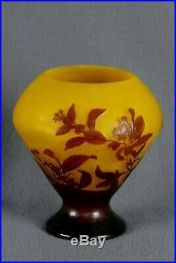Emile Gallé (1846 / 1904) Vase Pâte de verre multicouche floral authentique 16cm