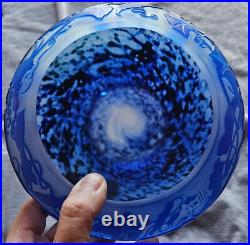 Emile Gallé Coupe en verre overlay doublé bleu moucheté Liseron Volubilis