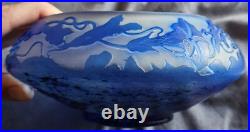Emile Gallé Coupe en verre overlay doublé bleu moucheté Liseron Volubilis