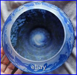 Emile Gallé Coupe en verre overlay doublé bleu moucheté Liseron Volubilis