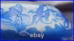 Emile Gallé Coupe en verre overlay doublé bleu moucheté Liseron Volubilis