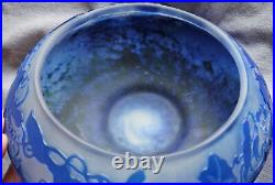 Emile Gallé Coupe en verre overlay doublé bleu moucheté Liseron Volubilis