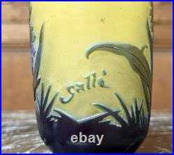 Emile Gallé Petit vase à décor de jacinthes en verre multicouche, Art Nouveau