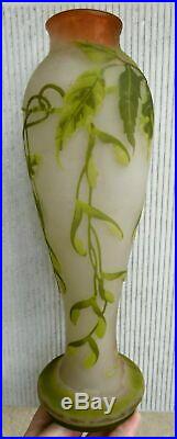Emile Gallé Vase balustre méplat décor érable feuilles de frêne 1900