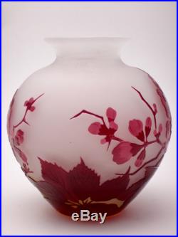 Emile Gallé vase boule signé à décor de fleurs de pommier