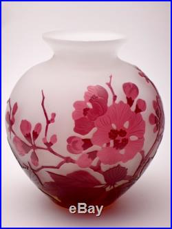 Emile Gallé vase boule signé à décor de fleurs de pommier