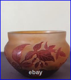 Ets GALLE, très joli vase en verre gravé à l'acide, décor floral mauve