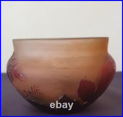 Ets GALLE, très joli vase en verre gravé à l'acide, décor floral mauve