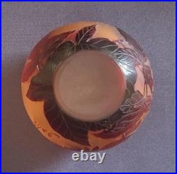 Ets GALLE, très joli vase en verre gravé à l'acide, décor floral mauve