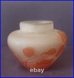 Ets GALLE, très joli vase en verre multicouche à décor floral