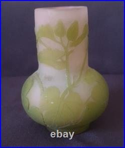 Ets Gallé, très joli vase en verre multicouche dégagé à l'acide