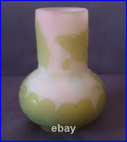 Ets Gallé, très joli vase en verre multicouche dégagé à l'acide