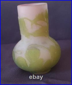 Ets Gallé, très joli vase en verre multicouche dégagé à l'acide