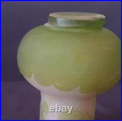 Ets Gallé, très joli vase en verre multicouche dégagé à l'acide