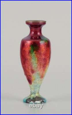 Fauré et Marty pour Limoges. Petit vase à décor d'émail polychrome Fauré et Marty pour Limoges. Petit vase à décor d'émail polychrome